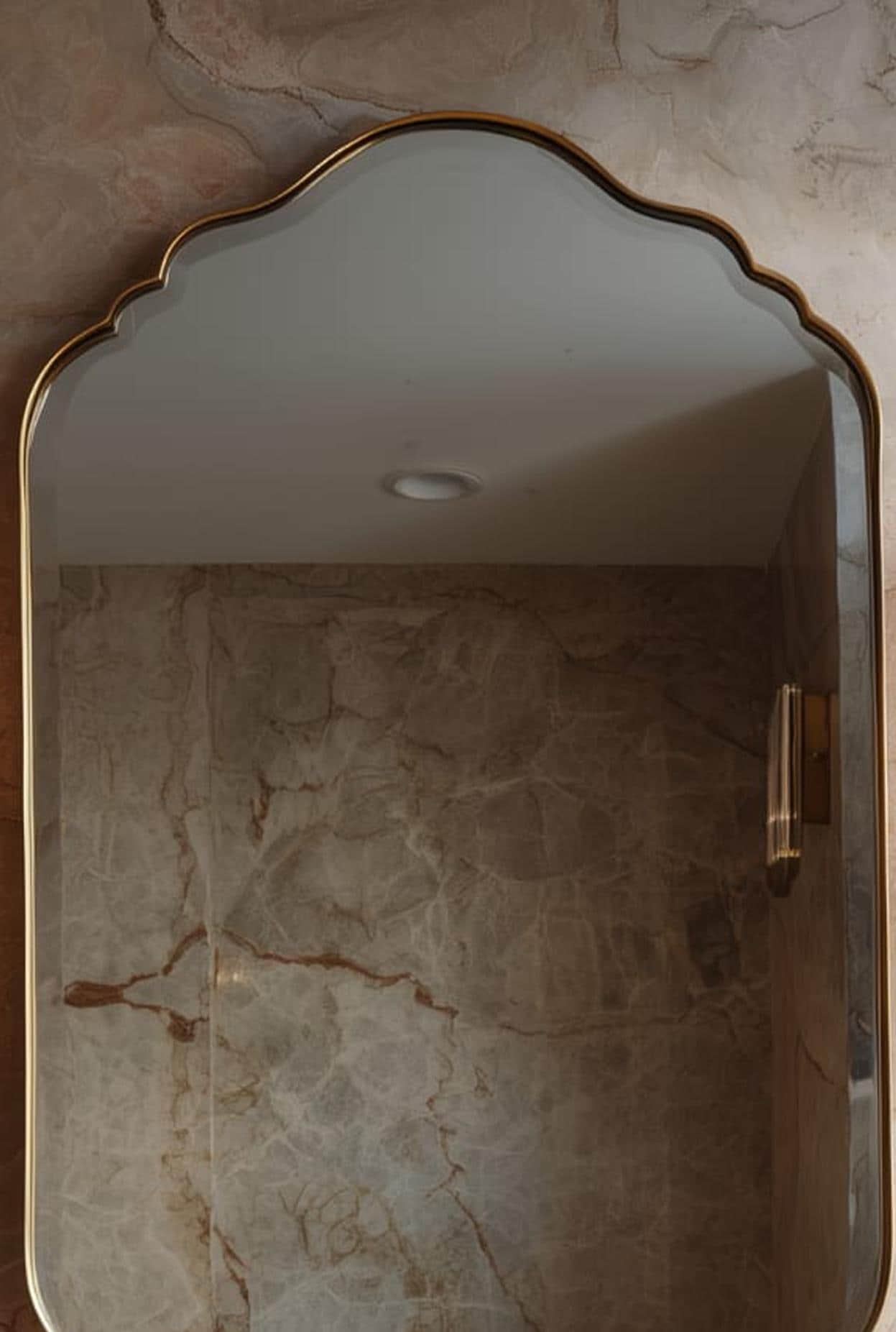 Amara mirror detail