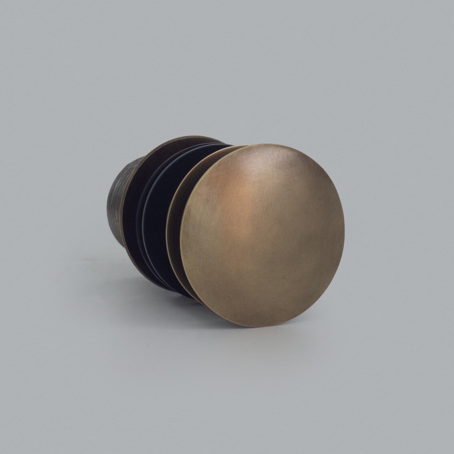 Vintage brass drain without overflow product detail