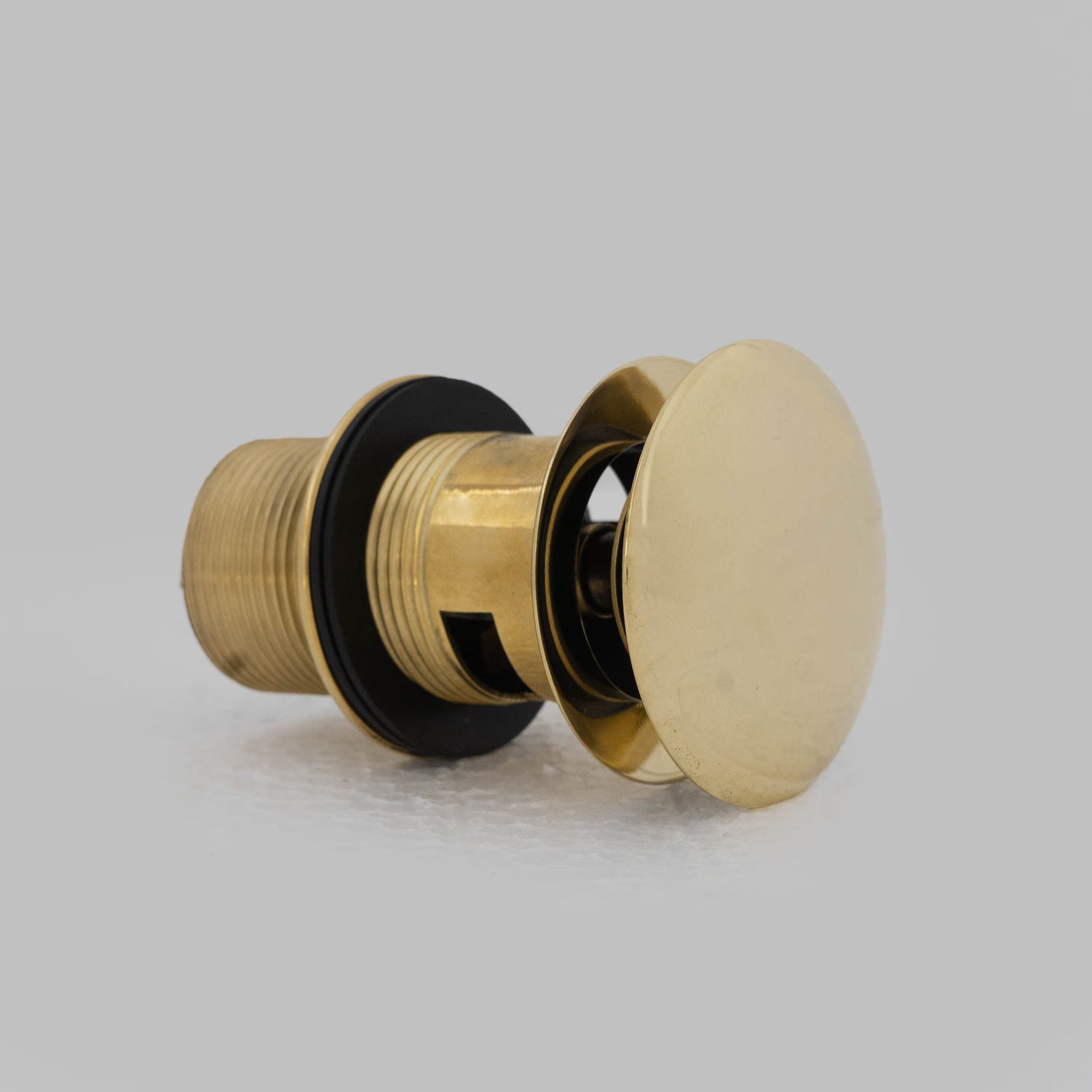 Brass drain with overflow product detail