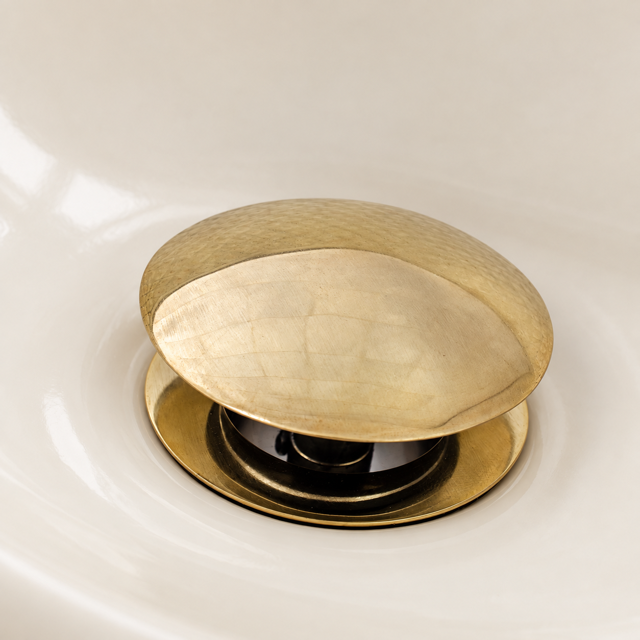 Solid brass push-up drain