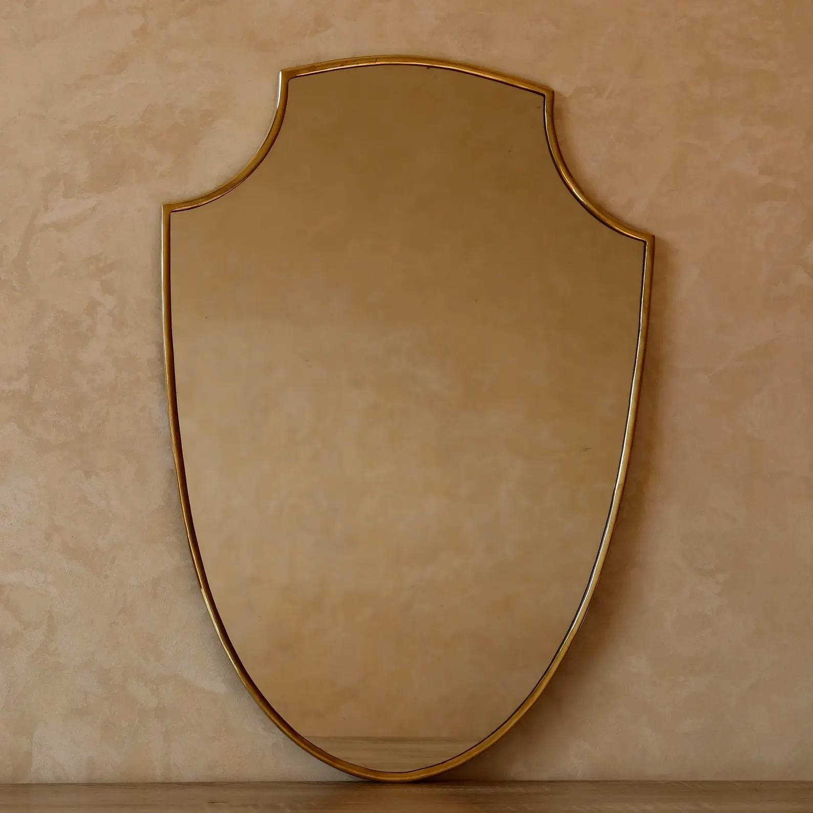Farah Freeform Brass Wall Mirror detail view